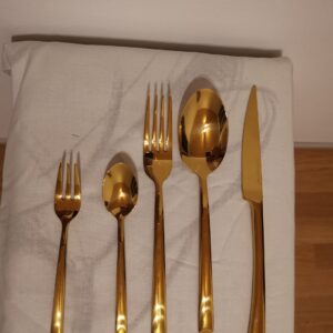 Goldiges Besteck