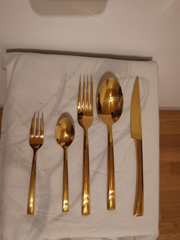 Goldiges Besteck
